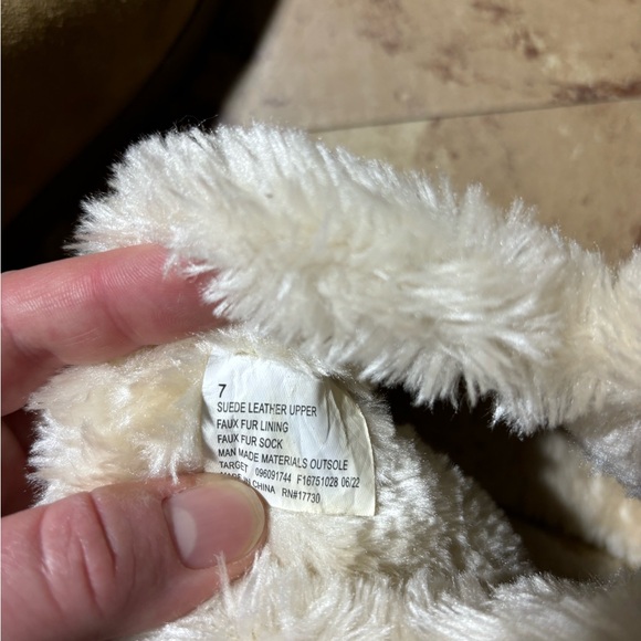 Woman’s size 7 boots - Picture 10 of 11